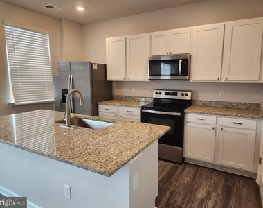 214 Gumspring Drive - Photo Thumbnail 2