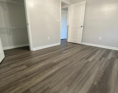 214 Gumspring Drive - Photo Thumbnail 13