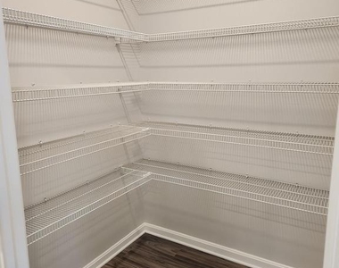 214 Gumspring Drive - Photo Thumbnail 4