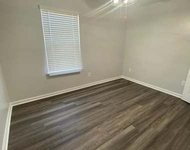214 Gumspring Drive - Photo Thumbnail 14