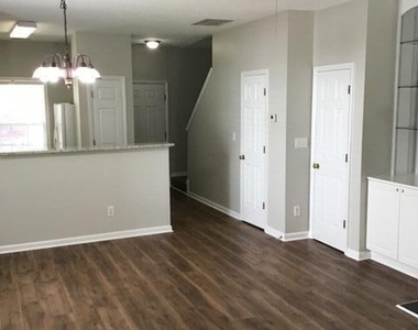 125 Woodson Drive - Photo Thumbnail 2