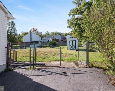 852 Morgan Place - Photo Thumbnail 30