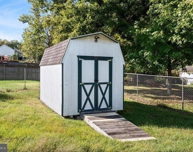 852 Morgan Place - Photo Thumbnail 32