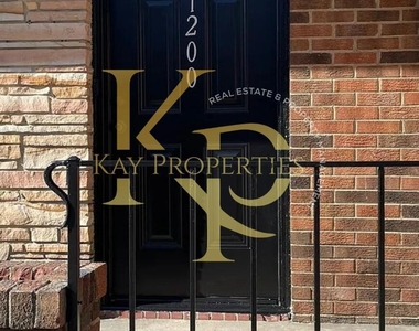 1200 E Holly Street - Photo Thumbnail 1