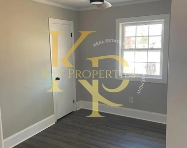 1200 E Holly Street - Photo Thumbnail 5