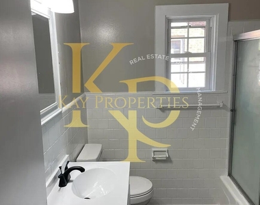1200 E Holly Street - Photo Thumbnail 9