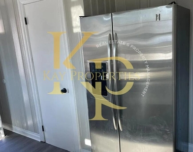 1200 E Holly Street - Photo Thumbnail 7