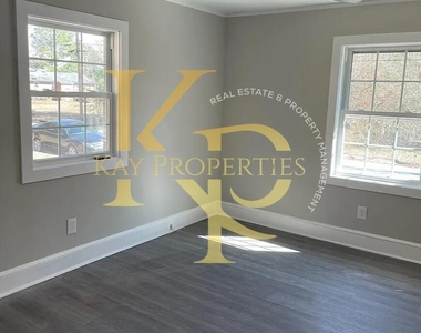 1200 E Holly Street - Photo Thumbnail 4