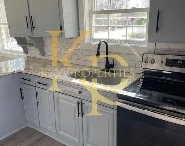 1200 E Holly Street - Photo Thumbnail 3