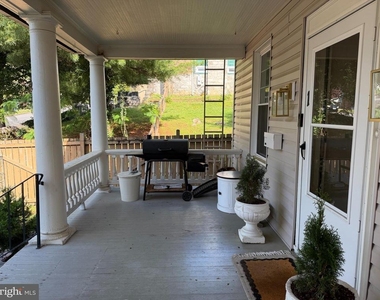 422 Clifford Street W - Photo Thumbnail 2