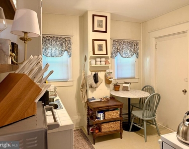 422 Clifford Street W - Photo Thumbnail 6