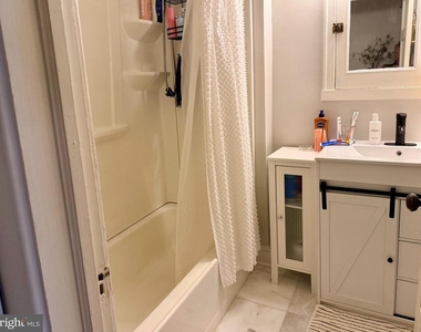 422 Clifford Street W - Photo Thumbnail 10