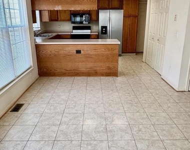 3222 Titanic Drive - Photo Thumbnail 6