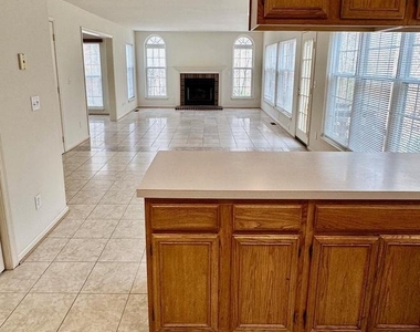 3222 Titanic Drive - Photo Thumbnail 5