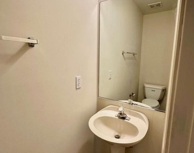 3222 Titanic Drive - Photo Thumbnail 9