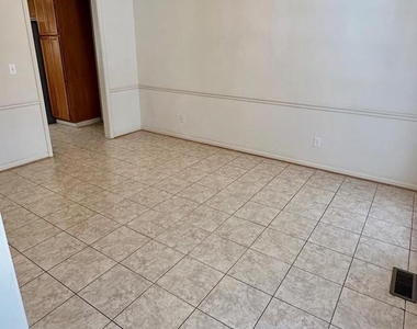 3222 Titanic Drive - Photo Thumbnail 3