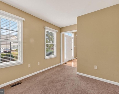 33 Wild Rose Drive - Photo Thumbnail 10