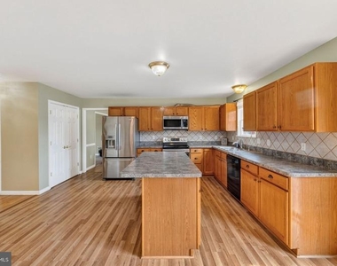 33 Wild Rose Drive - Photo Thumbnail 12