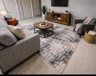203 Regina Lane - Photo Thumbnail 4