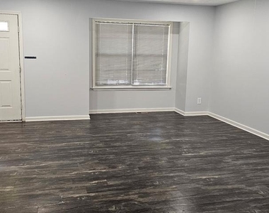 203 Regina Lane - Photo Thumbnail 7