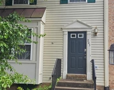 203 Regina Lane - Photo Thumbnail 5