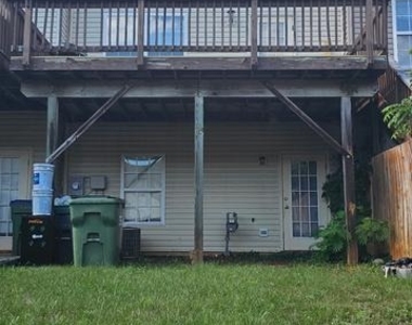 203 Regina Lane - Photo Thumbnail 6