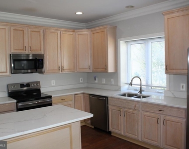 12 Hanover Drive - Photo Thumbnail 13