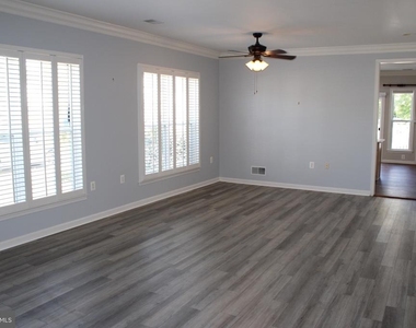 12 Hanover Drive - Photo Thumbnail 4