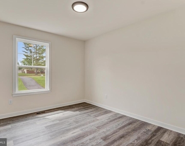 19 Carol Street - Photo Thumbnail 16