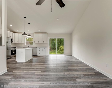 19 Carol Street - Photo Thumbnail 6
