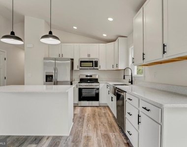 19 Carol Street - Photo Thumbnail 9