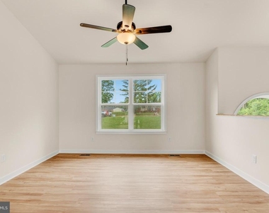 17 Carol Street - Photo Thumbnail 12