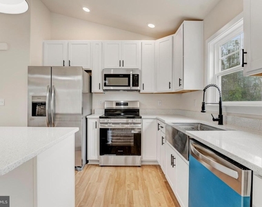 17 Carol Street - Photo Thumbnail 8