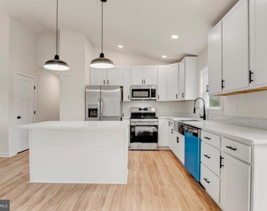 17 Carol Street - Photo Thumbnail 5