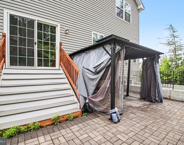 5704 Piney Glade Road - Photo Thumbnail 4