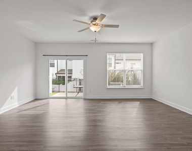 1033 Heartstone Way - Photo Thumbnail 5