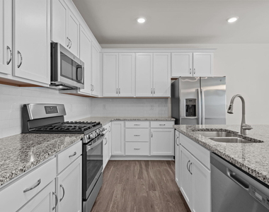 1033 Heartstone Way - Photo Thumbnail 8