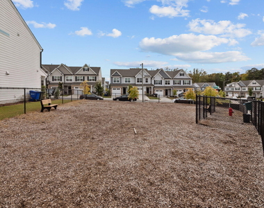 1033 Heartstone Way - Photo Thumbnail 22