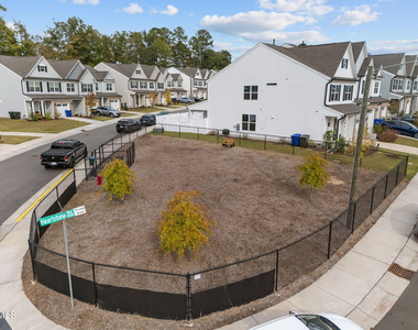 1033 Heartstone Way - Photo Thumbnail 21