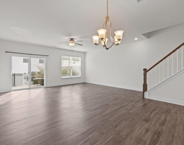 1033 Heartstone Way - Photo Thumbnail 4
