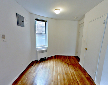 340 East 58th Street - Photo Thumbnail 2