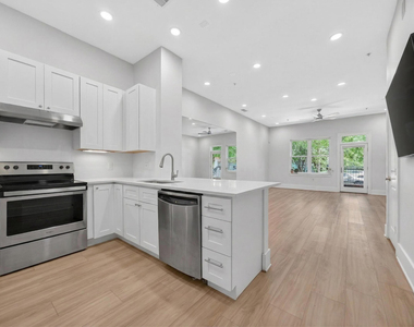 444 S Blount Street - Photo Thumbnail 5