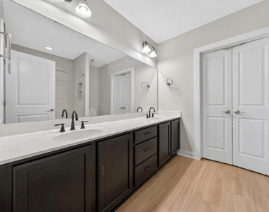 444 S Blount Street - Photo Thumbnail 14