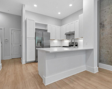 444 S Blount Street - Photo Thumbnail 4
