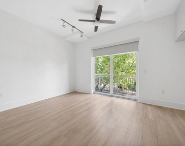 444 S Blount Street - Photo Thumbnail 11