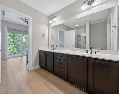 444 S Blount Street - Photo Thumbnail 16