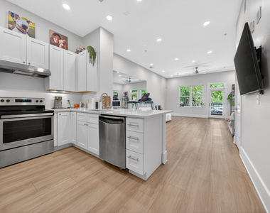 444 S Blount Street - Photo Thumbnail 24