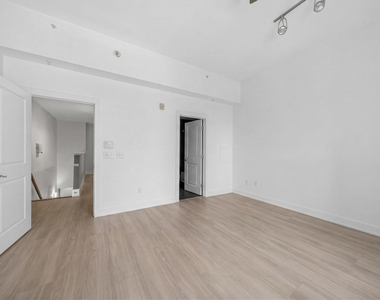 444 S Blount Street - Photo Thumbnail 12