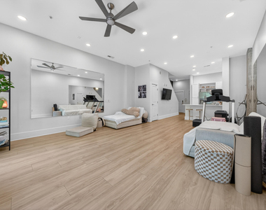 444 S Blount Street - Photo Thumbnail 17