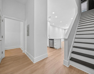444 S Blount Street - Photo Thumbnail 8